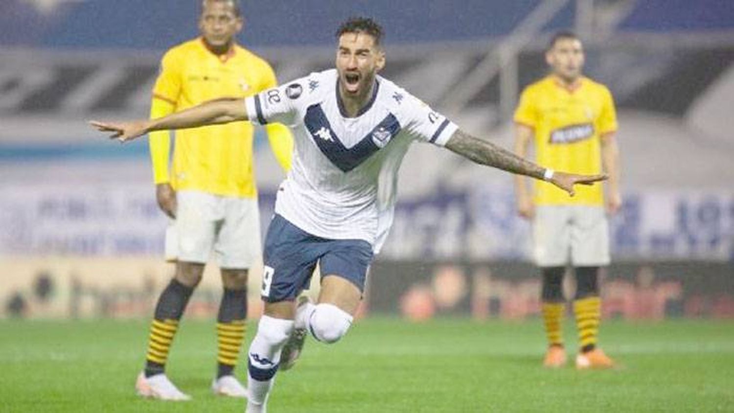 Vélez se impuso ante Barcelona de Guayaquil y sacó la primera ventaja