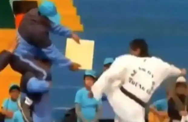 El luchador de Taekwondo que hizo el ridículo al demostrar su "destreza"