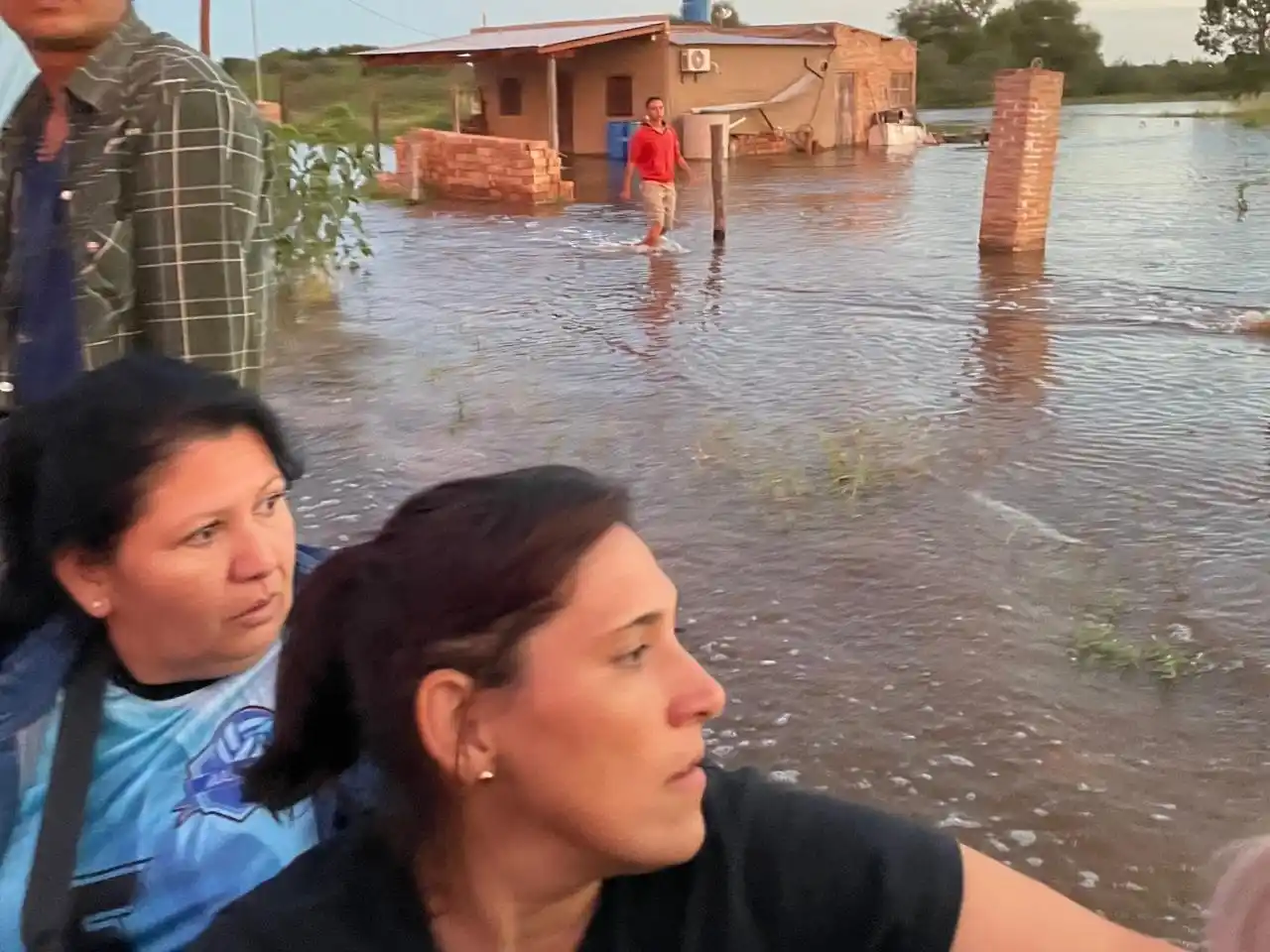 Pirané refuerza el operativo de emergencia ante el avance del agua
