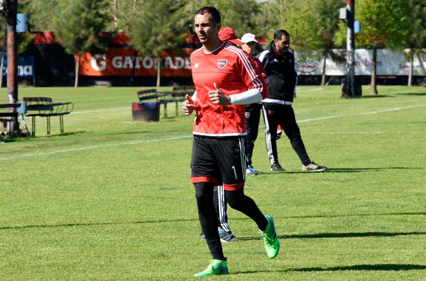 Pocrnjic, un mes afuera de las canchas