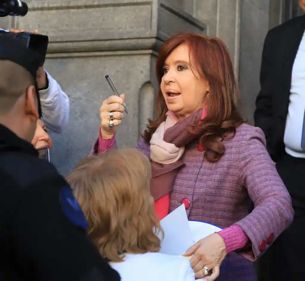 Procesaron a Cristina Kirchner y a más de cien empresarios por obra pública