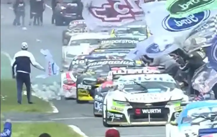 El entrerriano Werner sufrió un problema en el Ford y no pudo retener el título de TC que terminó ganando Santero