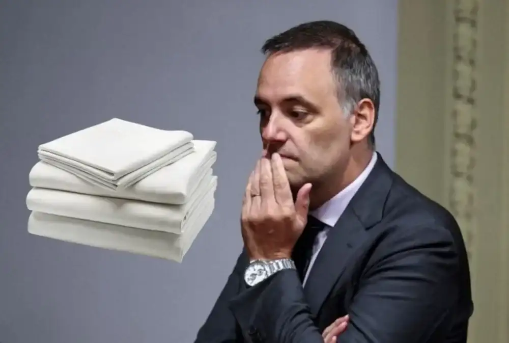 Ahora investigan a Manuel Adorni por facturar $8 millones en sábanas a nombre de su secretaria
