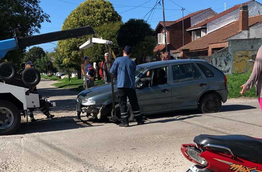 Chocó contra dos cestos de basura: manejaba con 1,53 de alcohol en sangre