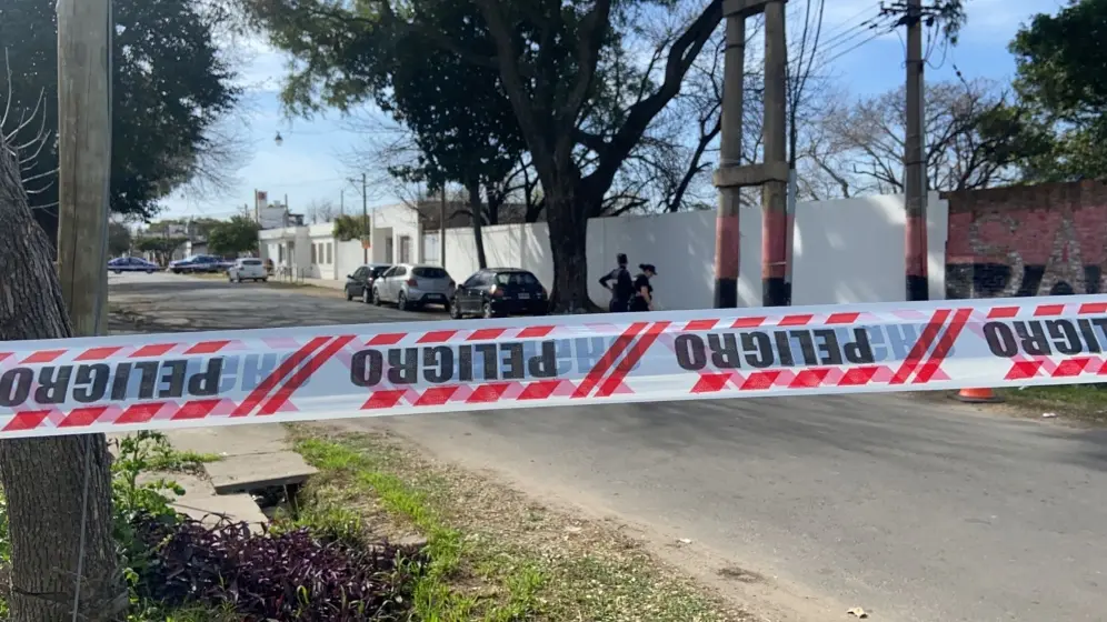 Se produjo una balacera frente a una escuela de zona sur