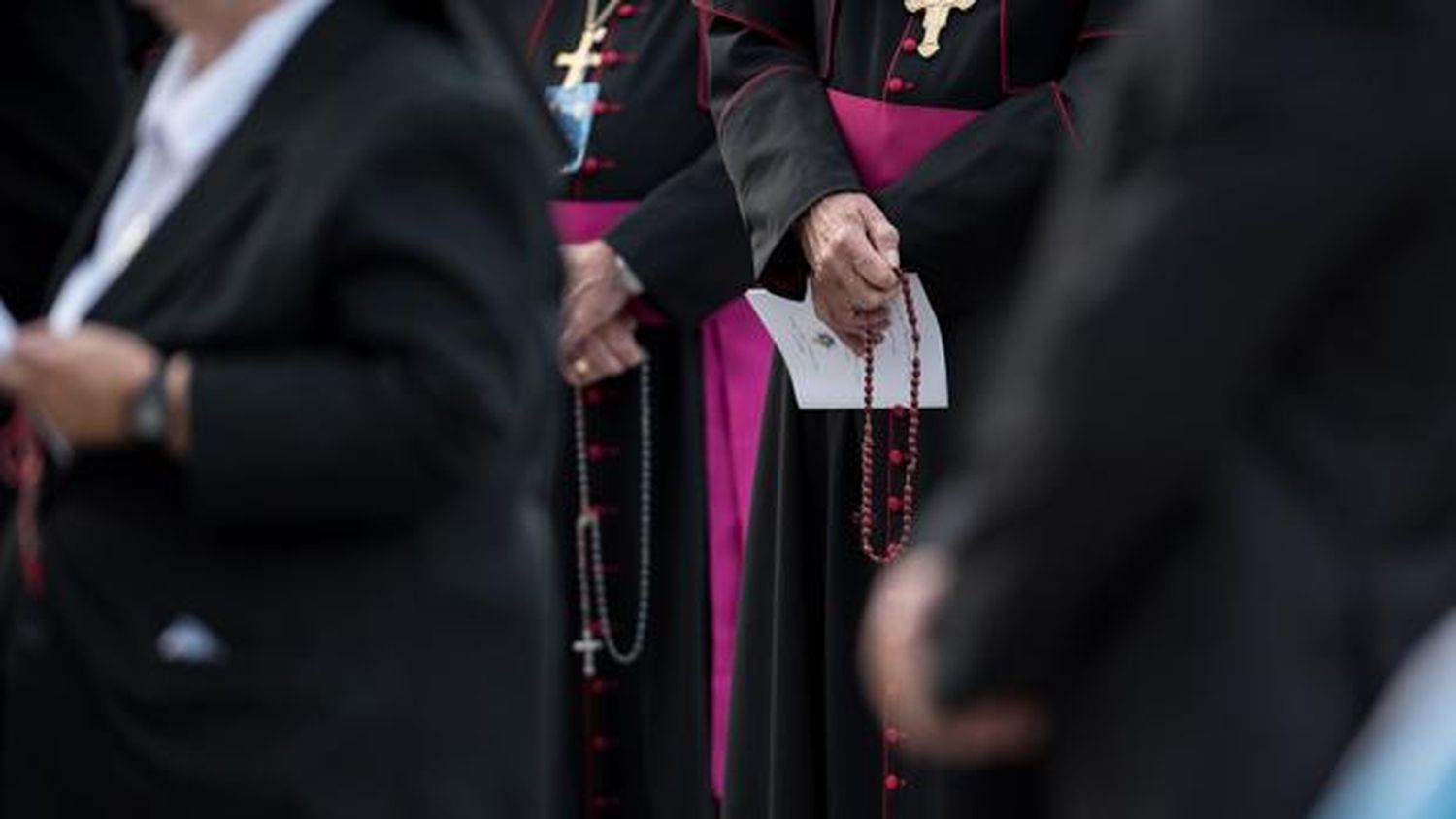 “ESTAMOS LEJOS DE LA VERDAD”: unos 10.000 menores pudieron ser víctimas de abusos en la Iglesia católica en Francia