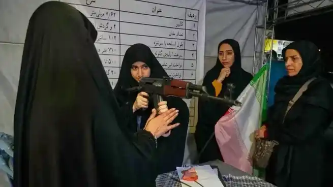 Irán llama a civiles a tomar las armas y escala la tensión con Estados Unidos