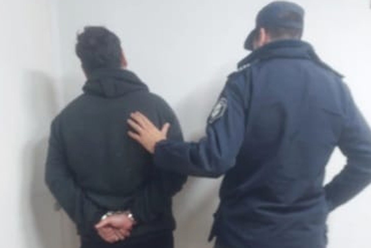 Entró a un local a robar y se llevó hasta una gaseosa y un salame bastón