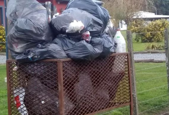 Vecinos reclaman la falta de recolección