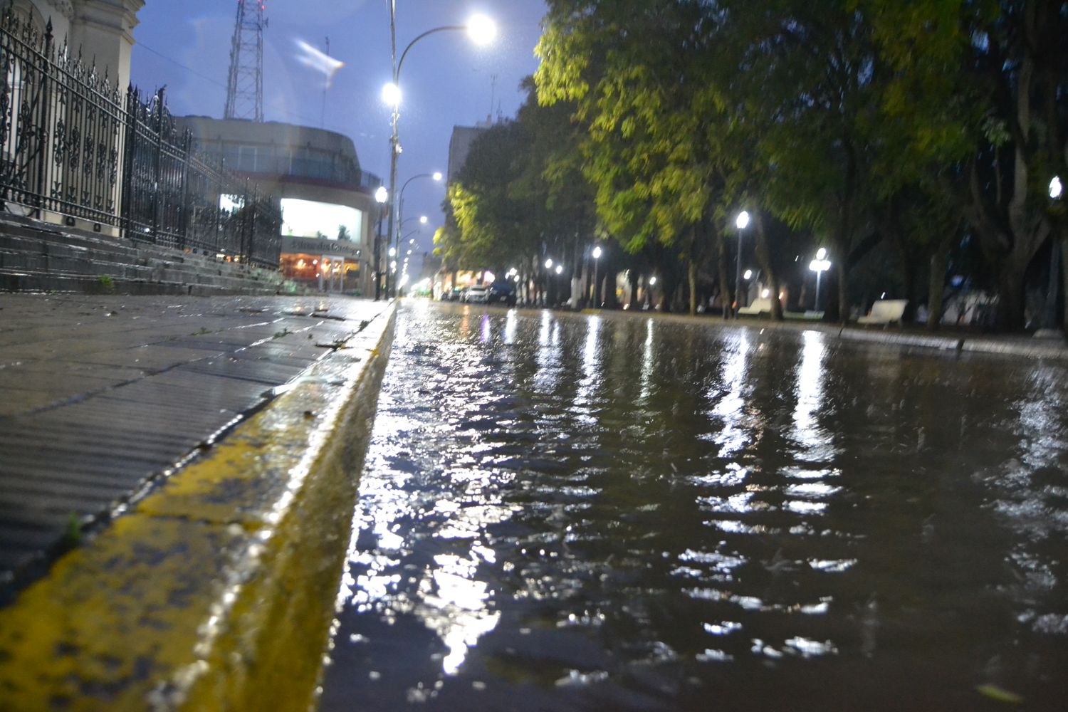 Hasta las 21,30 se registraban 30 mm en la ciudad.