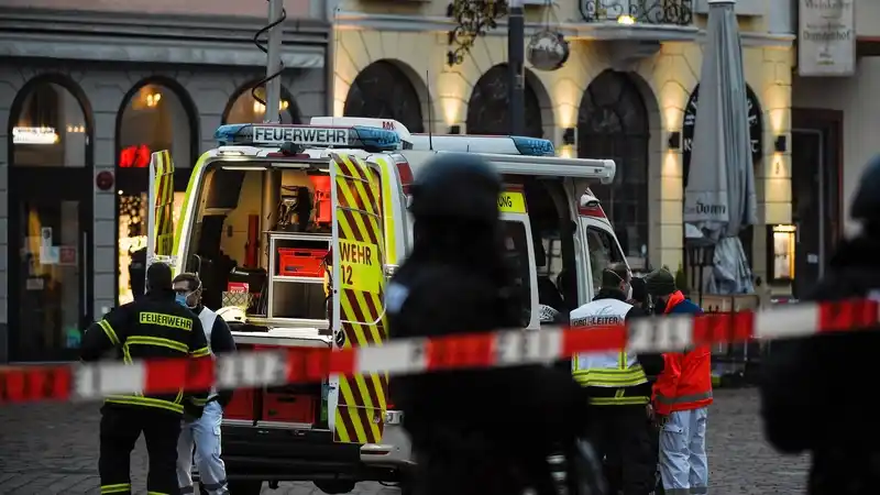 Un vehículo atropelló a la multitud en una peatonal alemana y causó: cuatro muertos