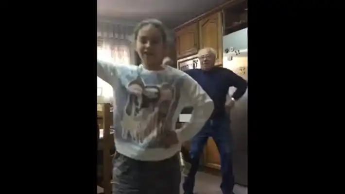 Viral: Abuelo interrumpió a su nieta mientras bailaba