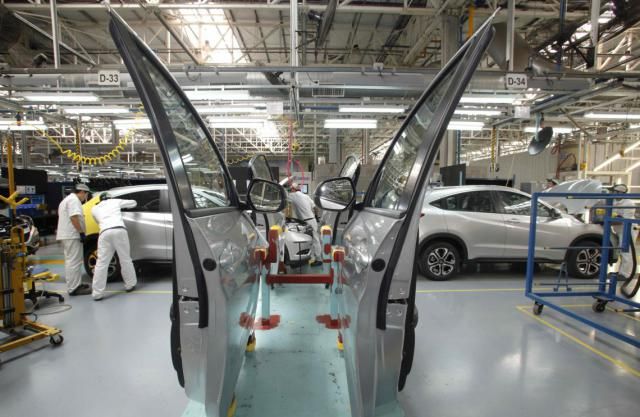 La producción automotriz cayó 47,8% en los últimos 12 meses
