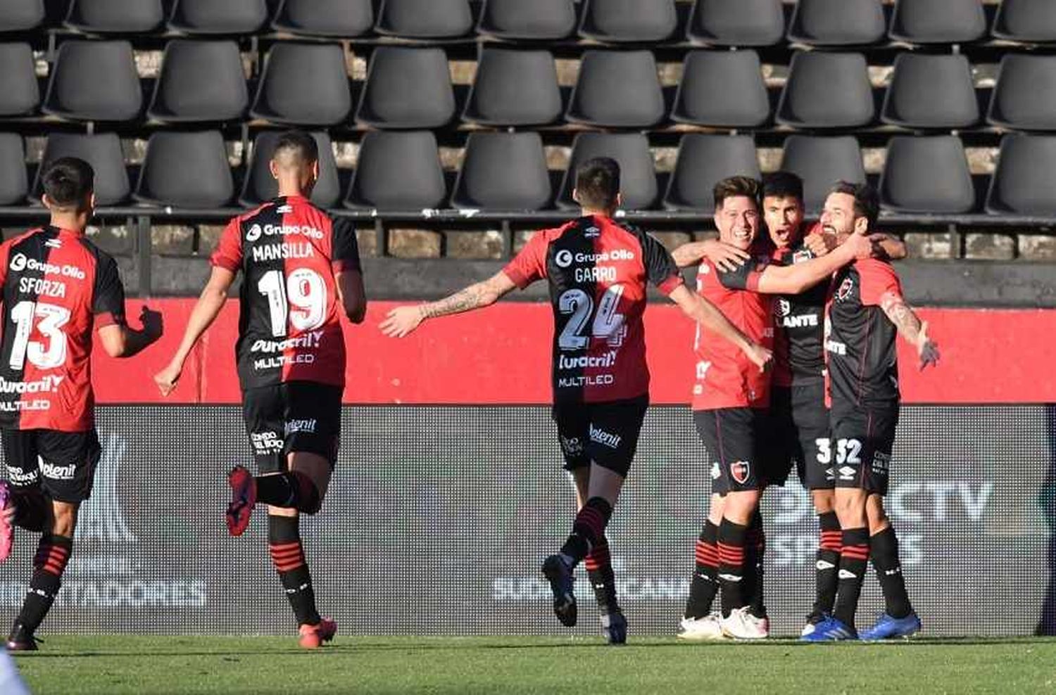 Triunfazo de Newells en el debut: perdía 2-0, reaccionó y le ganó a Talleres en el Coloso