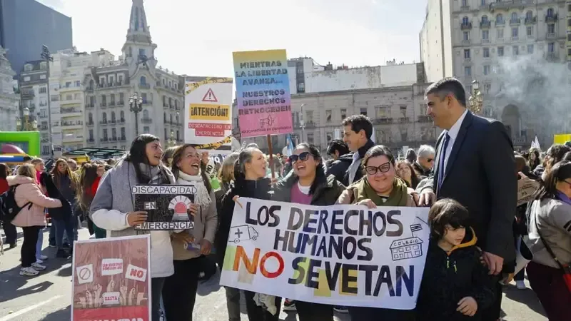 Milei promulgó la ley de Emergencia en Discapacidad pero suspendió su aplicación