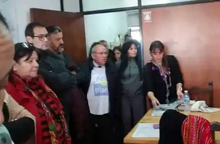 Docentes rechazan trabajar en receso escolar y tomaron sede de la Jefatura Regional en La Matanza 