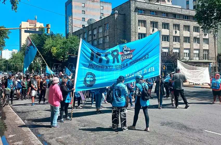 Organizaciones sociales cortaron la calle en reclamo por alimentos