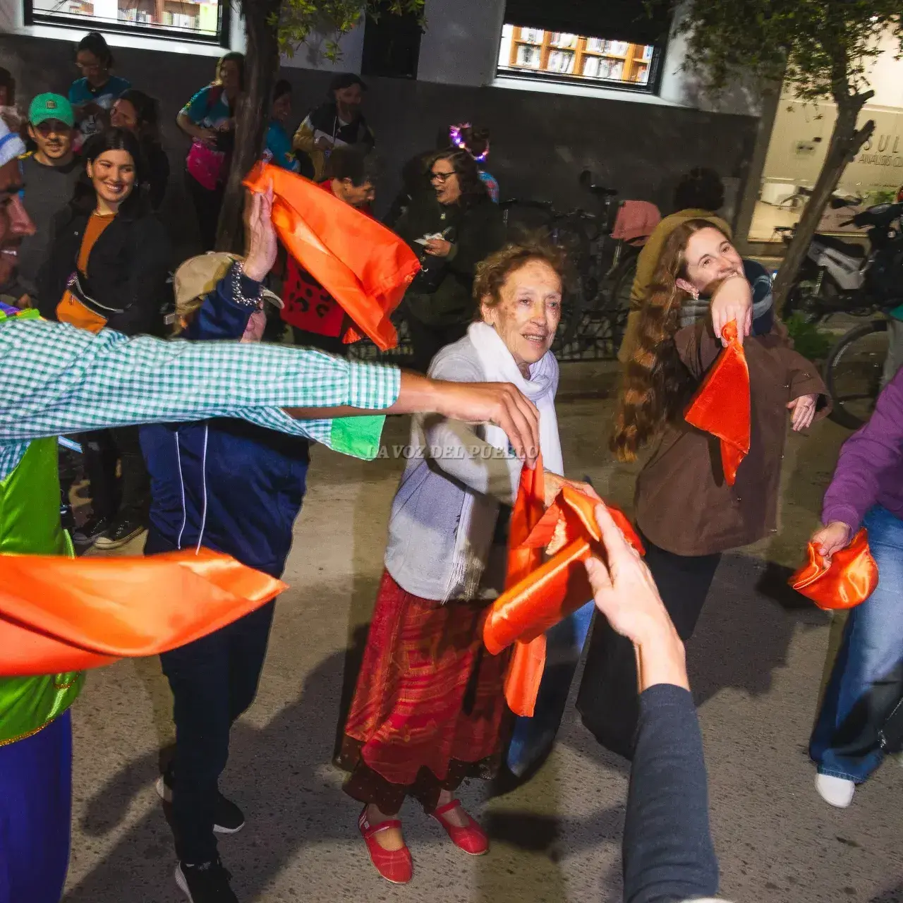 La culminación de dos jornadas muy positivas, con baile sobre calle Hipólito Yrigoyen