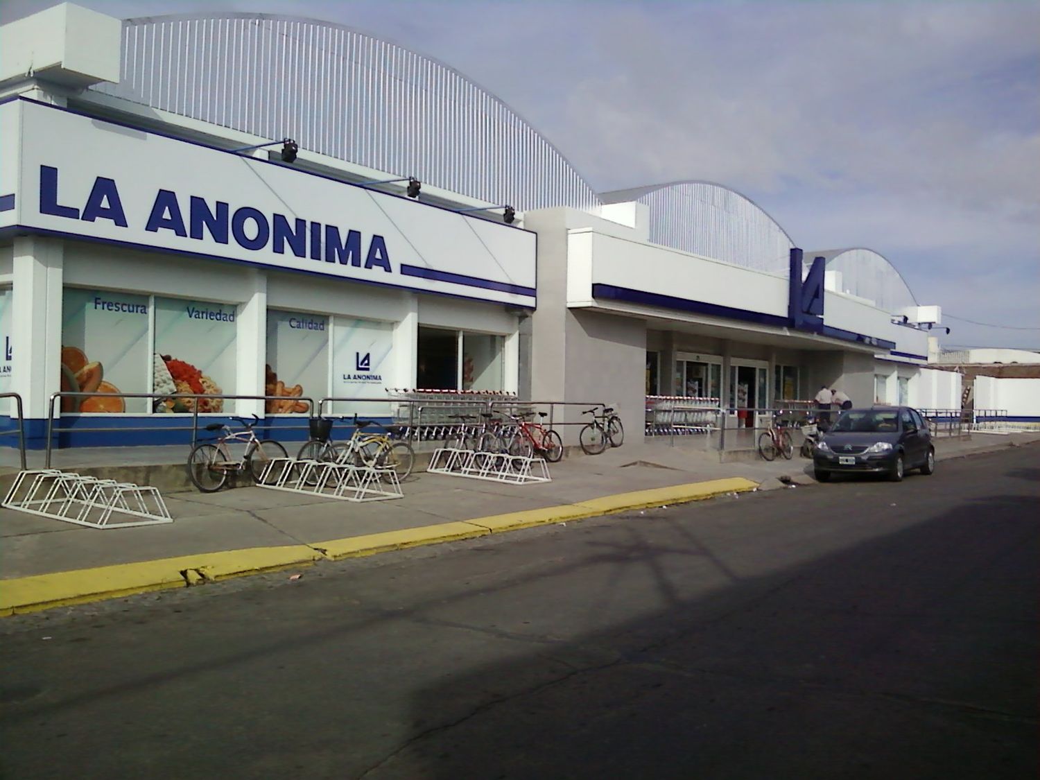 Desde La Anónima buscan pagar menos impuestos en Azul