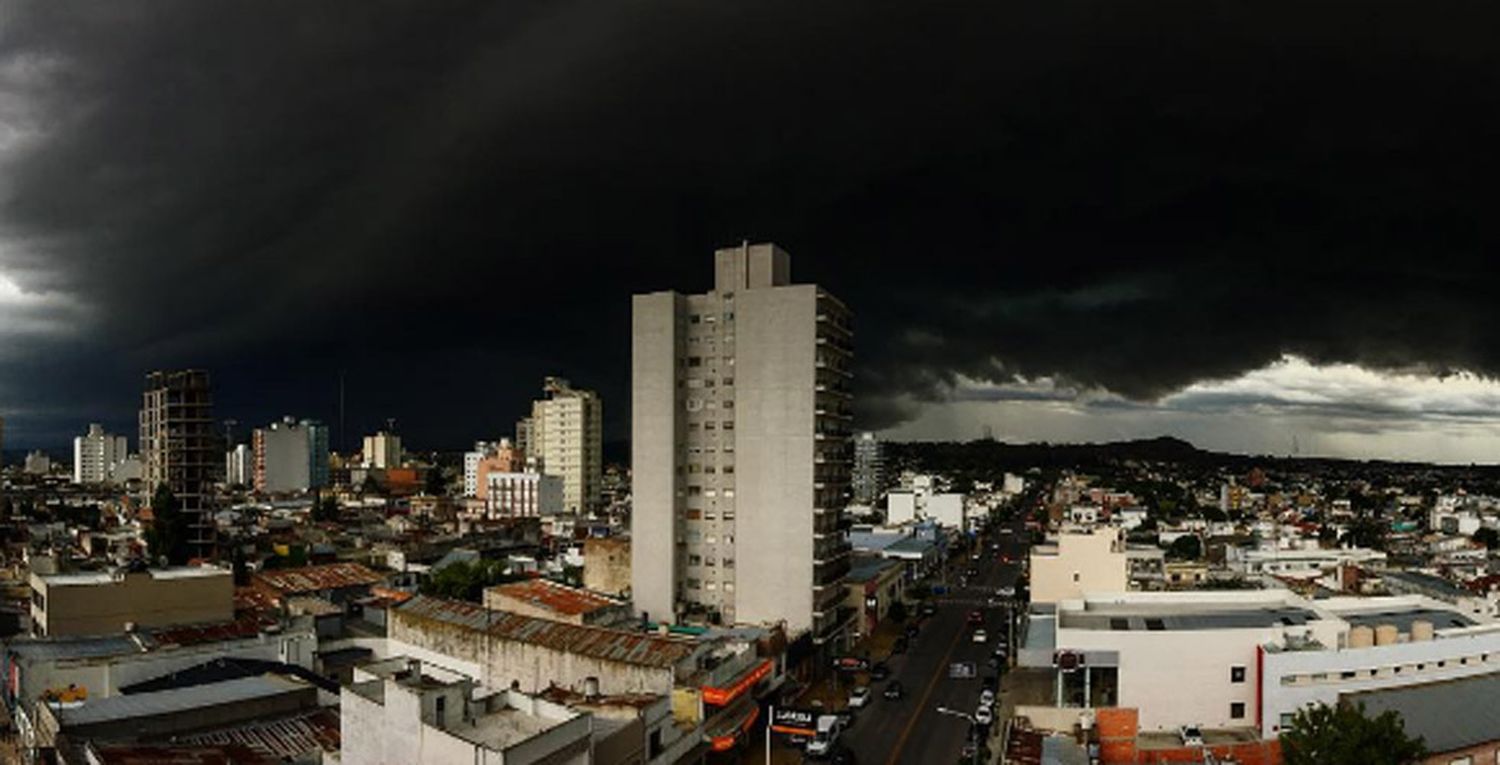 Alerta: inundaciones y calles anegadas por la lluvia