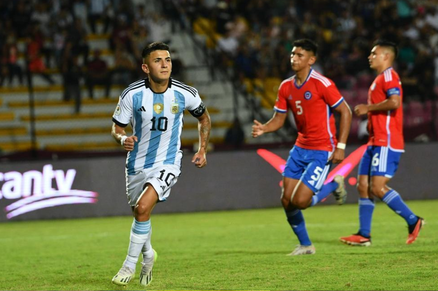 Thiago Almada fue la figura del partido