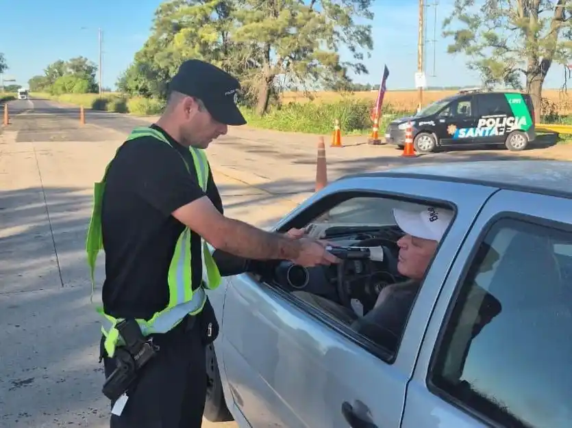 Controles de alcoholemia en diferentes rutas de la provincia.