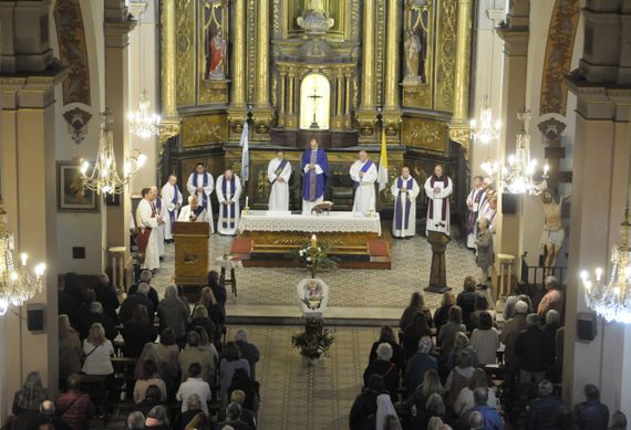 Emotiva despedida al padre Raúl en el Santísimo Sacramento