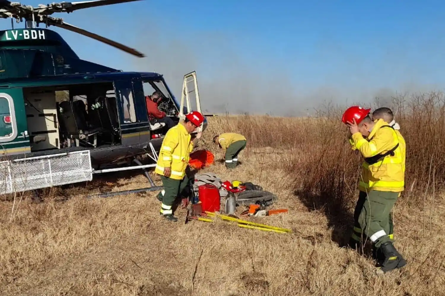 Brigadistas entrerrianos combatieron y controlaron un incendio cerca de una escuela en el Delta