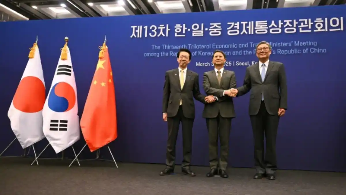 China, Japón y Corea del Sur acuerdan «acelerar» el libre comercio frente a los aranceles de Trump