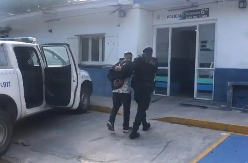 Sin patente, alcoholemia positiva y maniobras imprudentes a bordo de una moto robada hace tres años