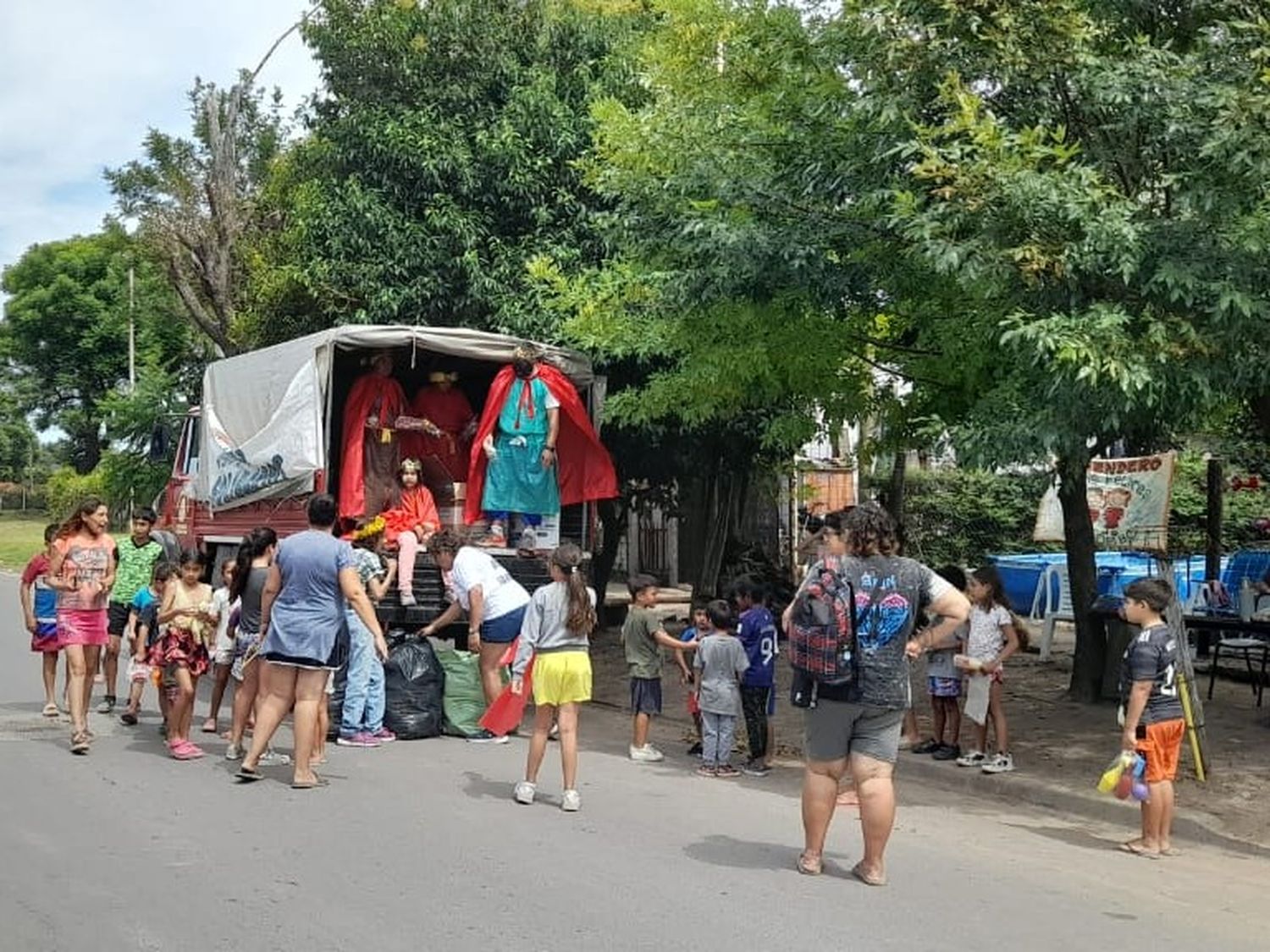 “Los Amigos Solidarios” entregaron regalos en la fiesta de “Reyes Magos”