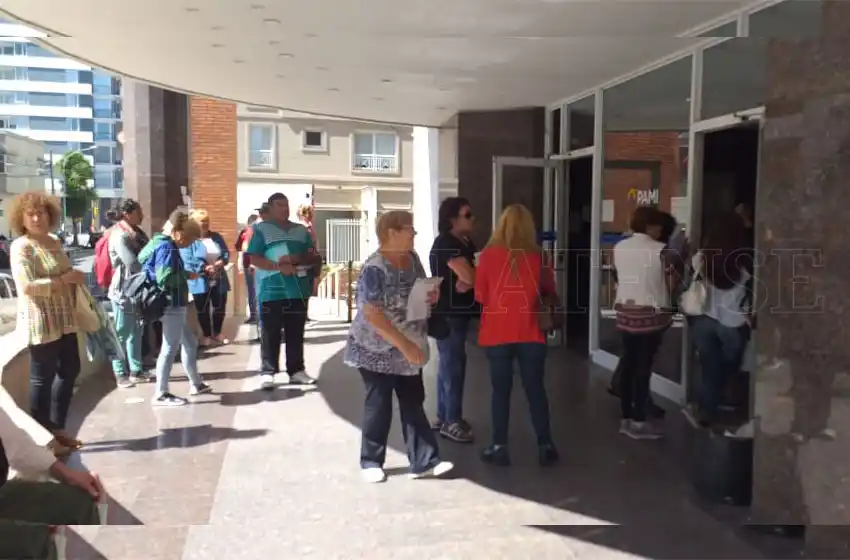 El PAMI busca adelantar la campaña de vacunación y recomienda no concurrir a las sedes