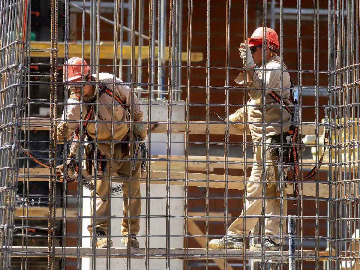 Autorizan la reanudación  de obras privadas y actividades de profesionales en las provincias