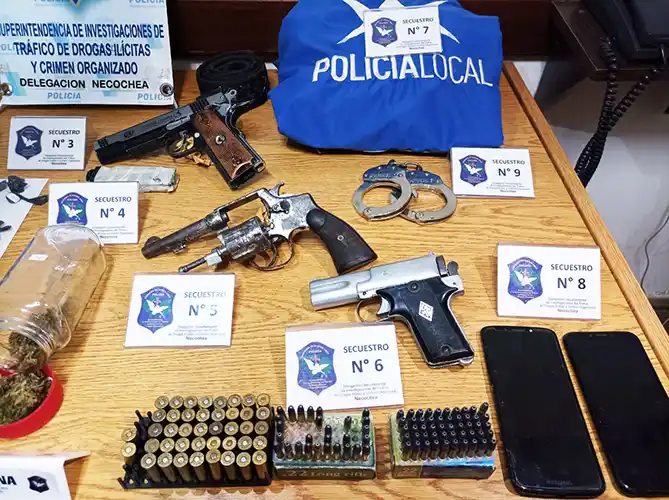 Cumplía condena en la casa y le hallan cocaína y $ 100.000