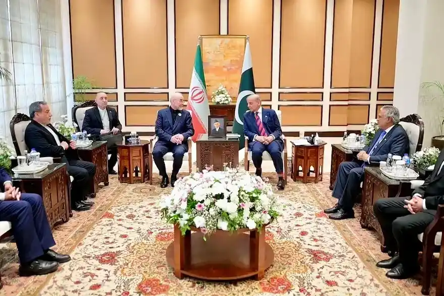 Delegación iraní junto a la pakistaní.