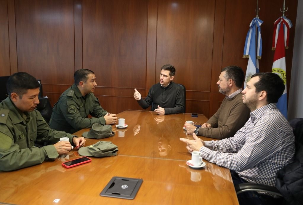 Viotti reunido con representantes del Escuadron Vial de Gendarmería