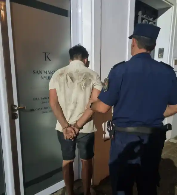 El hombre araña gualeguaychuense: robó en un local e intentó huir por los techos