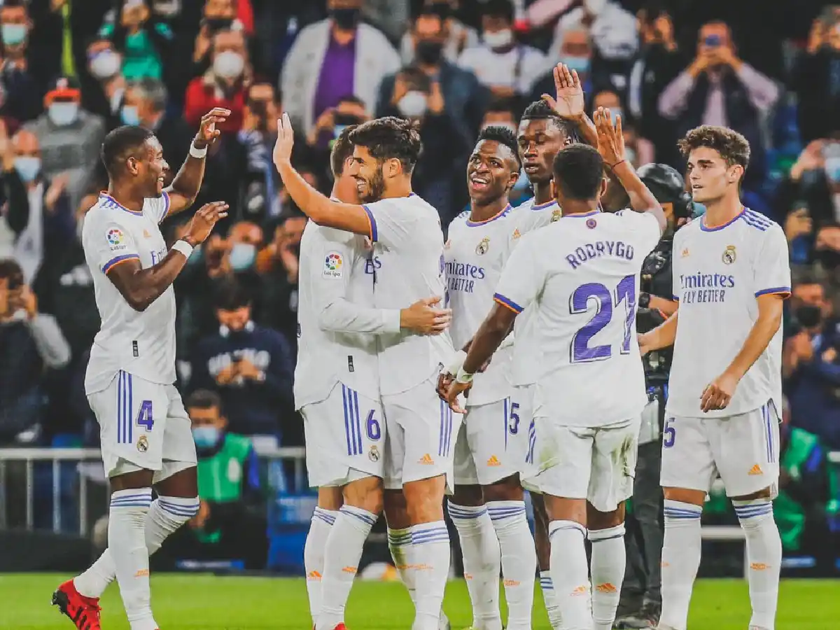 Real Madrid aplastó al Mallorca y llegó a la cima