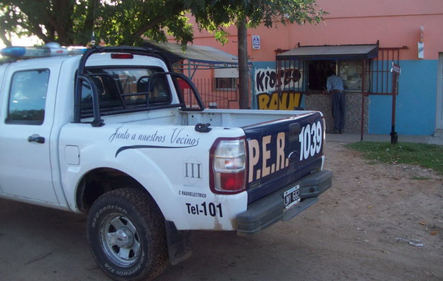 Roban un kiosco, el comerciante forcejeó con el delincuente