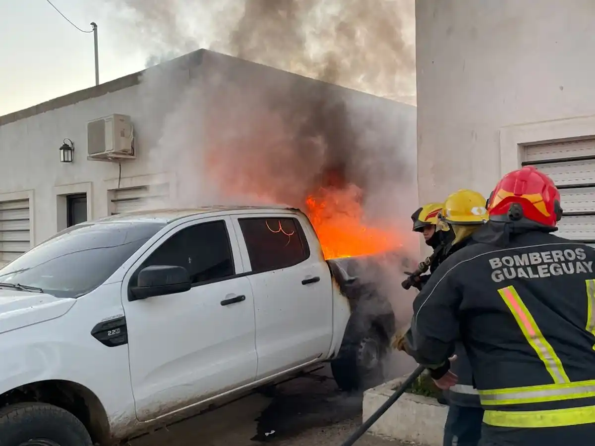Incendio de una camioneta
