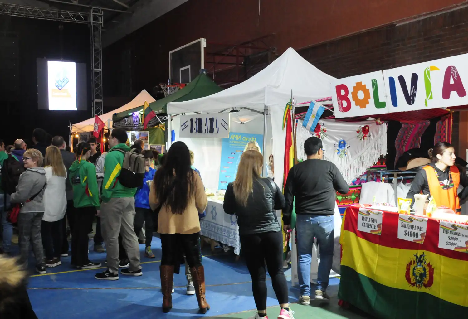 Comenzó la 35ta. edición de la Fiesta de las Colectividades en el Centro Cultural Universitario.
