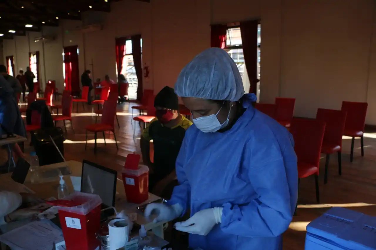 Llegaron miles de dosis a Gualeguaychú y ya vacunan a mayores de 40 sin factores de riesgo