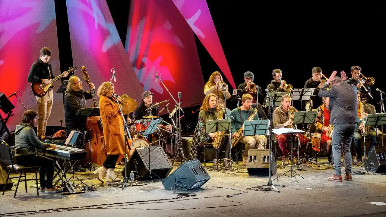 Big Band Regional. Con músicos de toda la provincia, la banda llega a Necochea para un concierto especial junto a Gypsy Legacy.