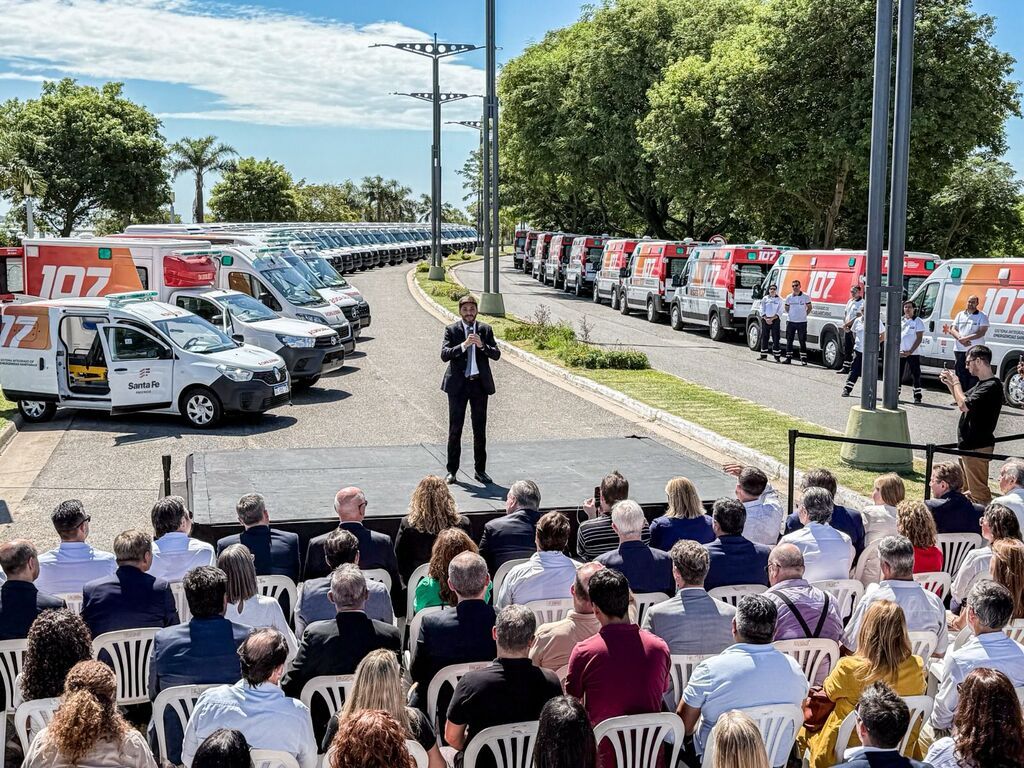 Pullaro en la presentación de las ambulancias, realizada en Santa Fe