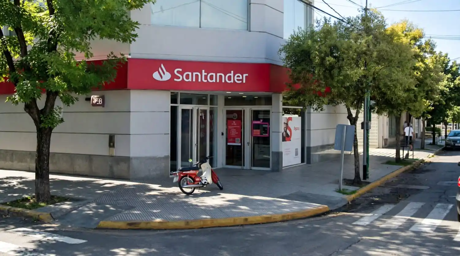 Preocupación en Chascomús por el cierre de una sucursal del Banco Santander en Dolores: temen por el empleo y la atención bancaria