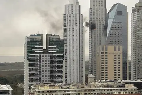 Incendio en una torre de Puerto Madero