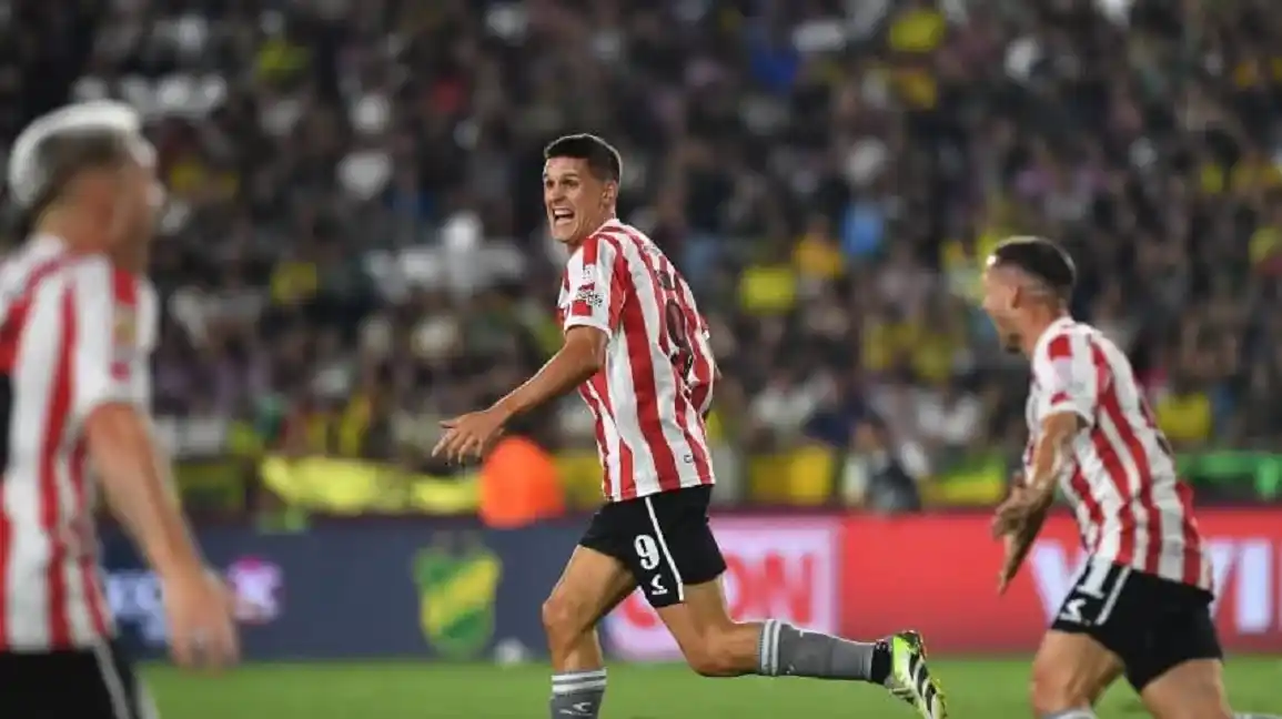 Estudiantes acertó en el momento justo y se quedó con el primer título de la Copa