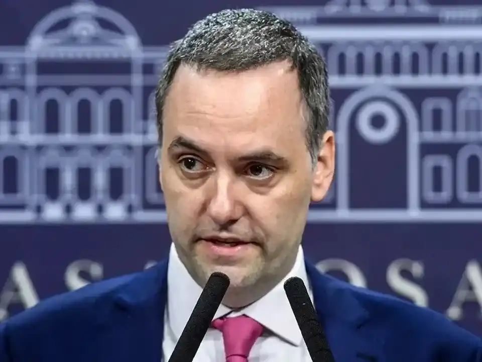 Citaron a declarar a las cuatro mujeres que le prestaron plata a Manuel Adorni para la compra de departamentos