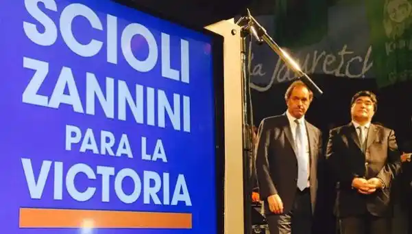 Tras el arribo de Mónica López, Scioli dijo: "Tomaron conciencia de que vamos contra una alianza conservadora''