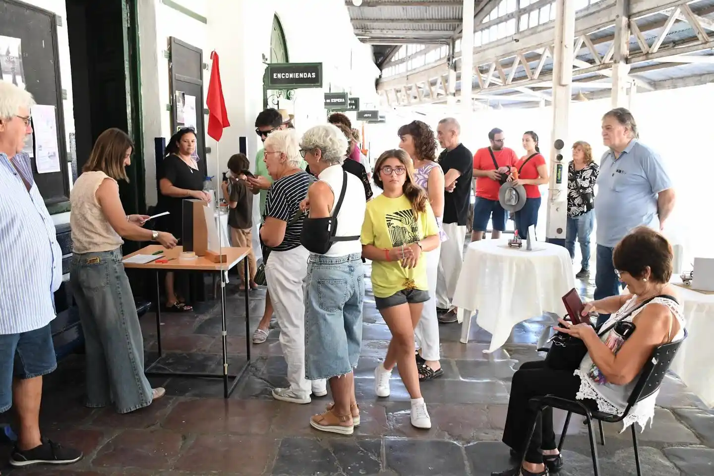 Cine, nostalgia y vías: Chascomús recordó la epopeya ferroviaria con la proyección de "La Zorra y La Pampa"